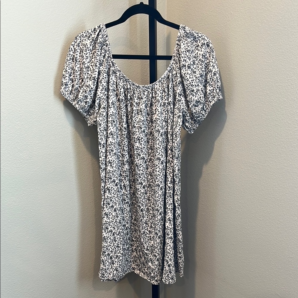American Eagle Outfitters White and Black Puff Sleeve dress